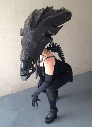Illustration for article titled Alien Queen Cosplay with a Roaring Twenties Twist